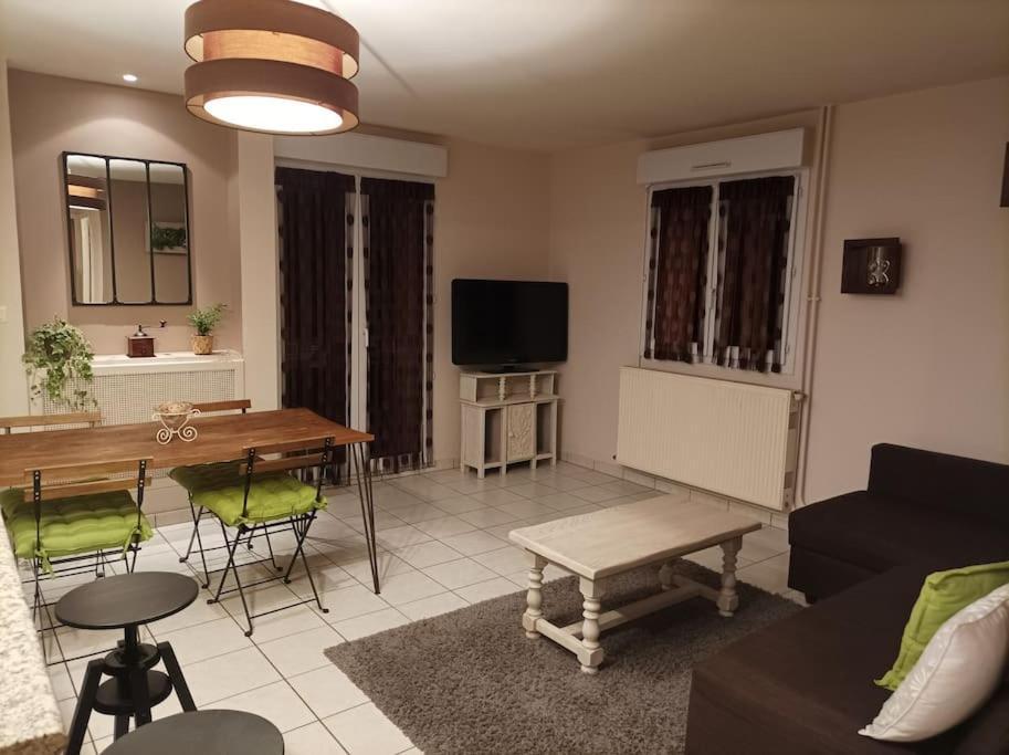 Ecully, Appartement Au Calme De 50M². Kültér fotó